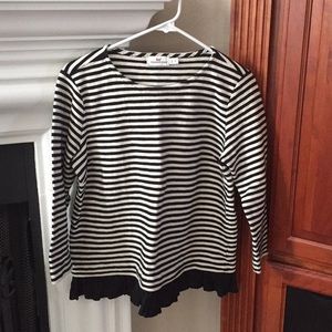 Vineyard Vines 3/4 sleeve ruffled bottom top.